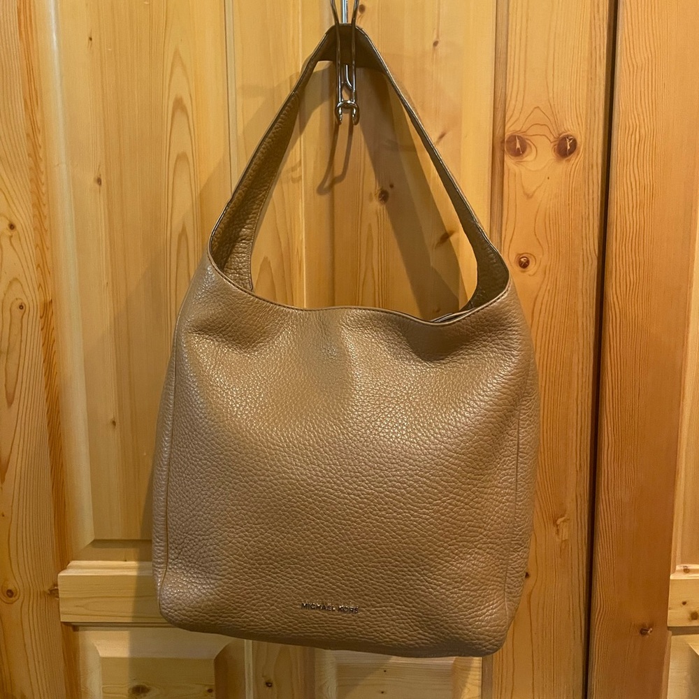 Michael Kors shoulder bag. EUC.